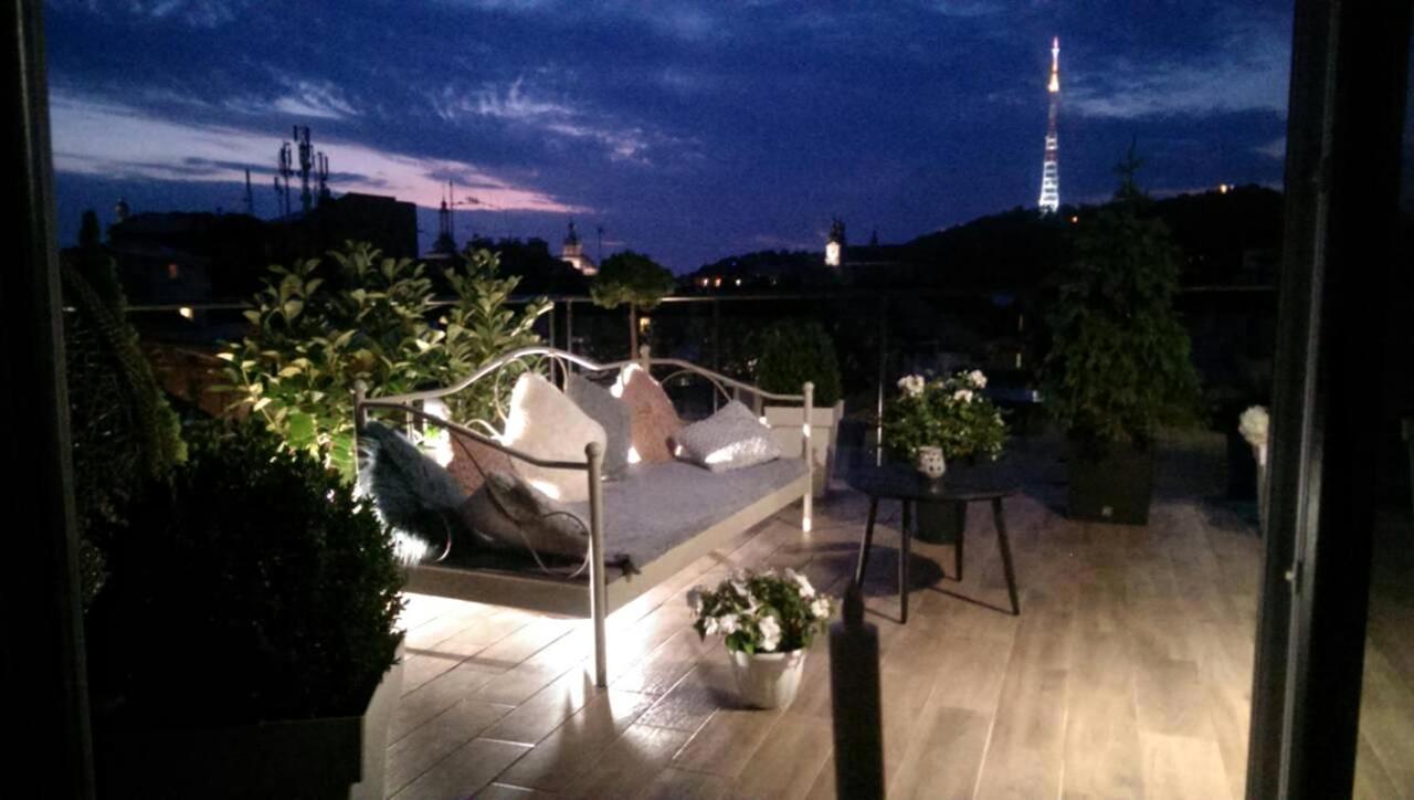 Apart-Terrace On Baker Street Lviv Bagian luar foto