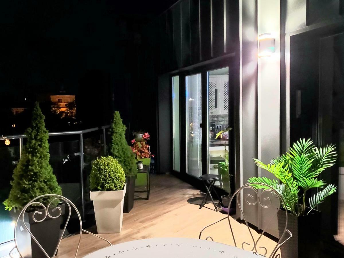 Apart-Terrace On Baker Street Lviv Bagian luar foto