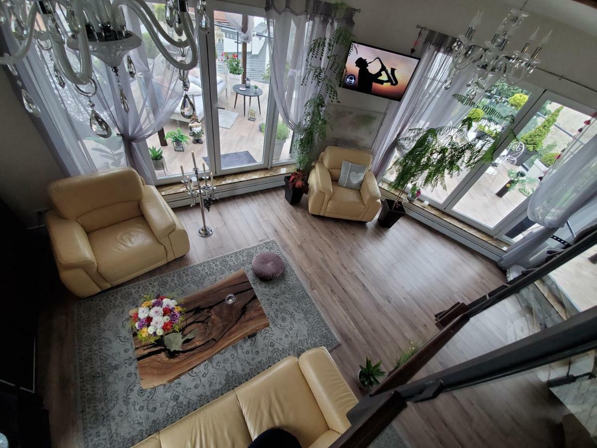 Apart-Terrace On Baker Street Lviv Bagian luar foto